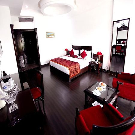 Kc Cross Road Hotell Panchkula Eksteriør bilde