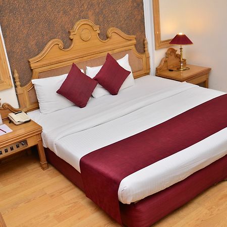 Kc Cross Road Hotell Panchkula Eksteriør bilde