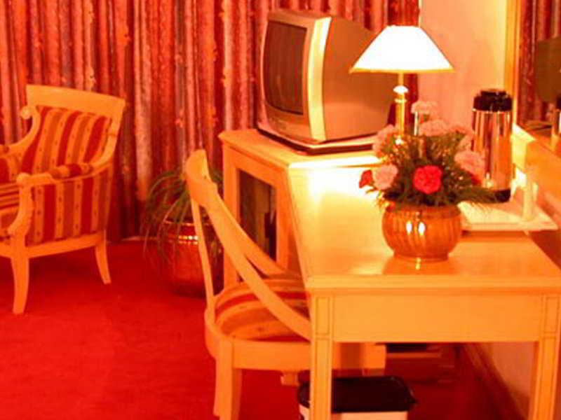 Kc Cross Road Hotell Panchkula Eksteriør bilde