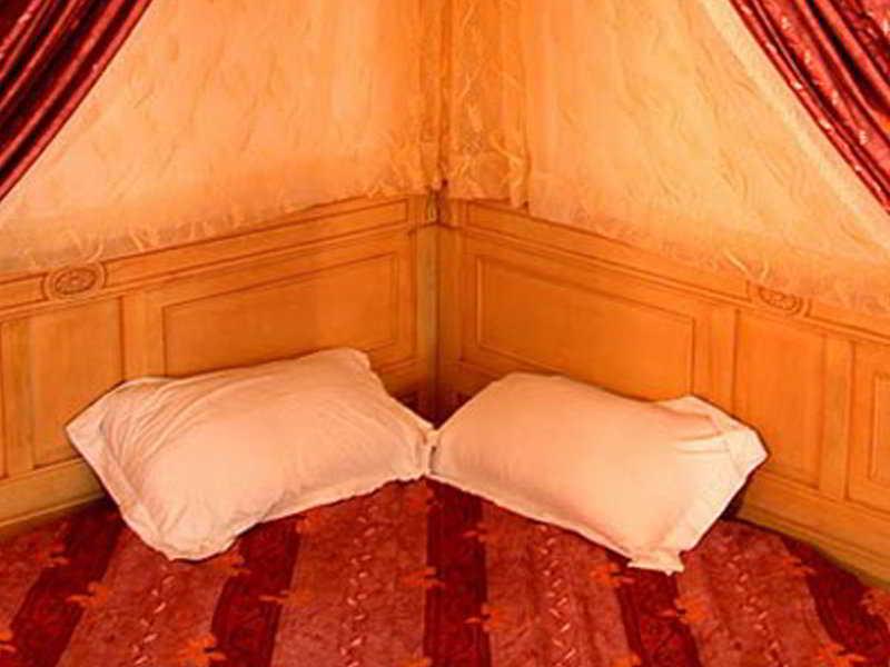 Kc Cross Road Hotell Panchkula Eksteriør bilde