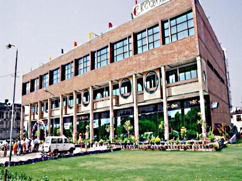 Kc Cross Road Hotell Panchkula Eksteriør bilde