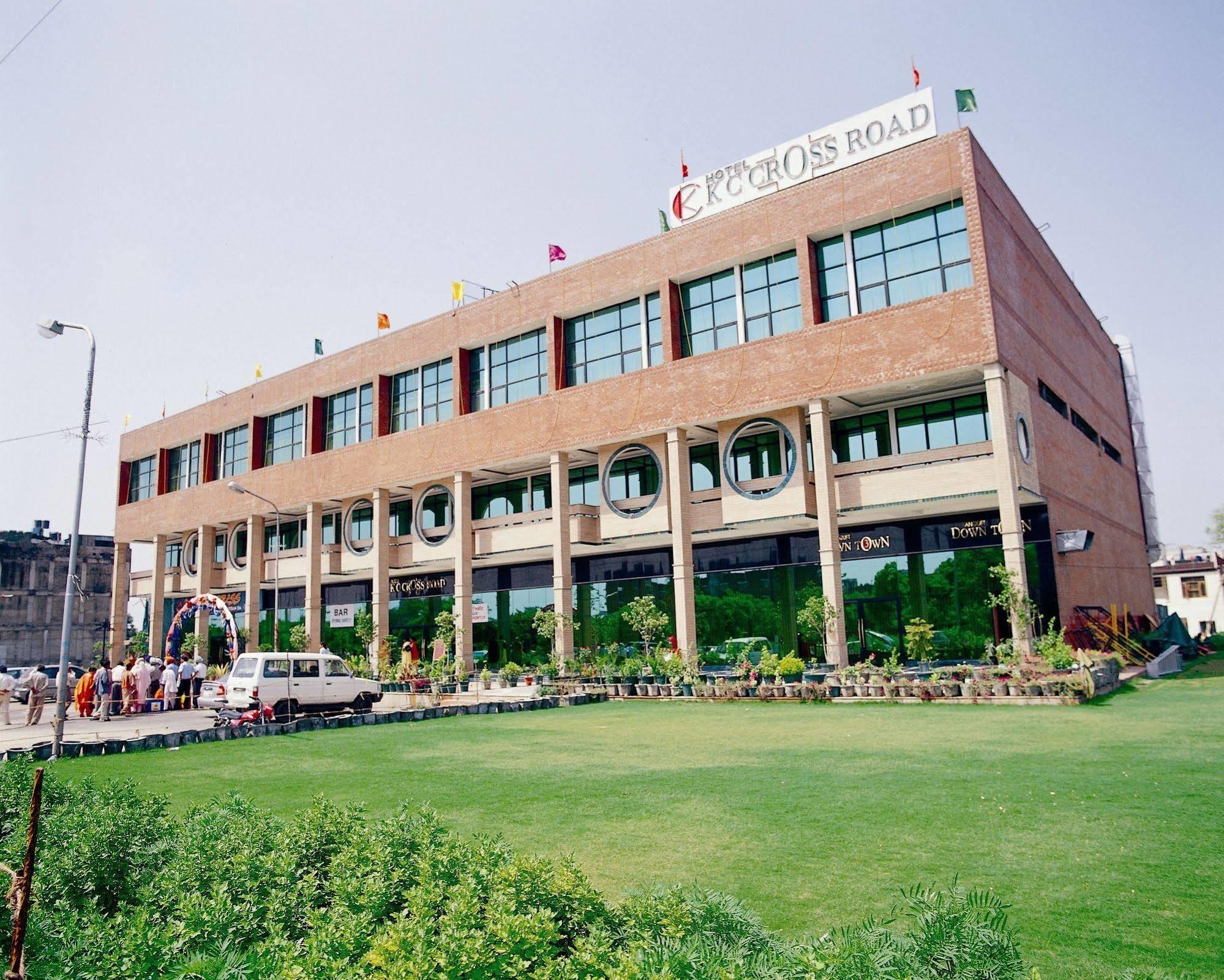 Kc Cross Road Hotell Panchkula Eksteriør bilde