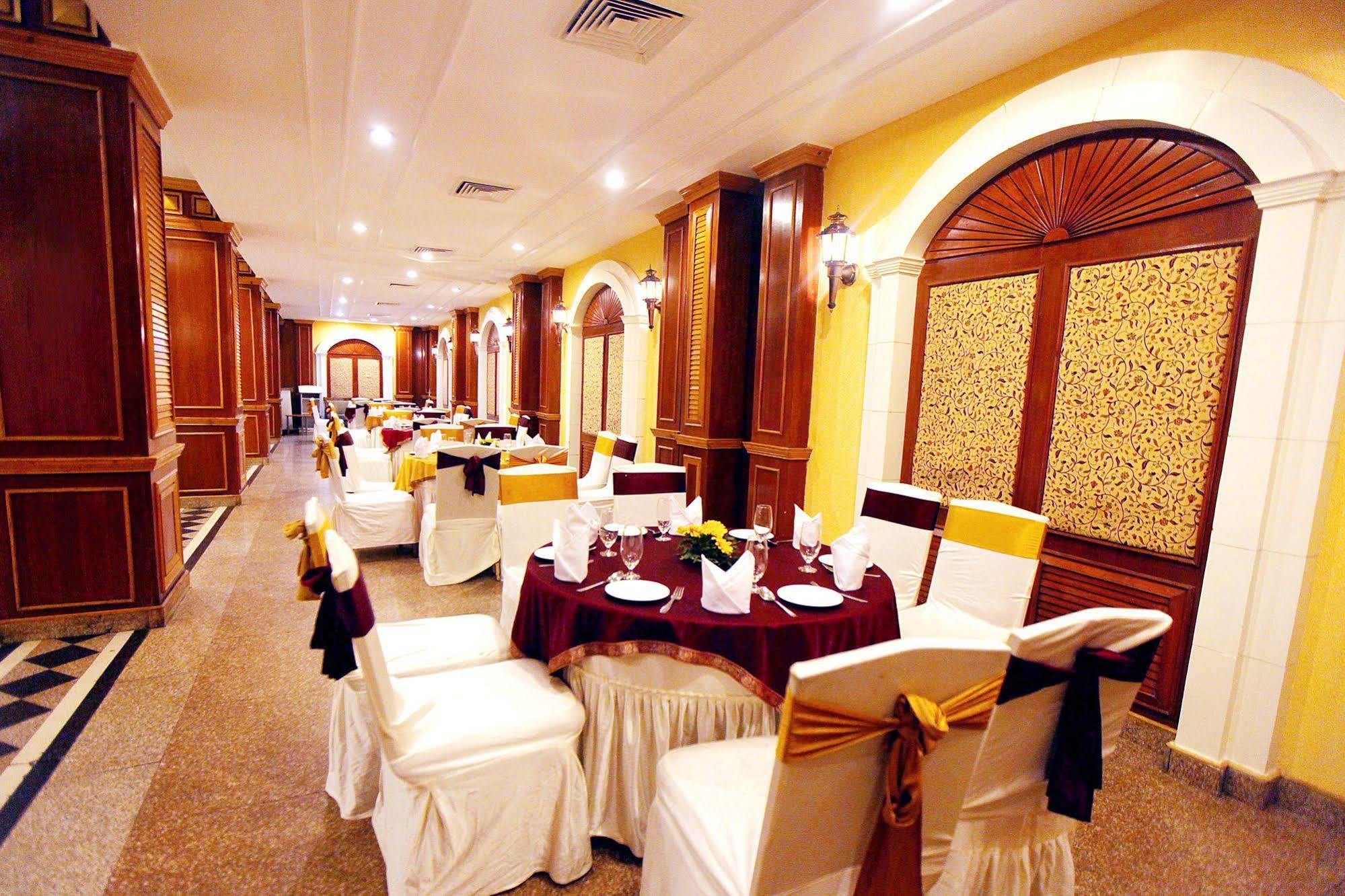 Kc Cross Road Hotell Panchkula Eksteriør bilde