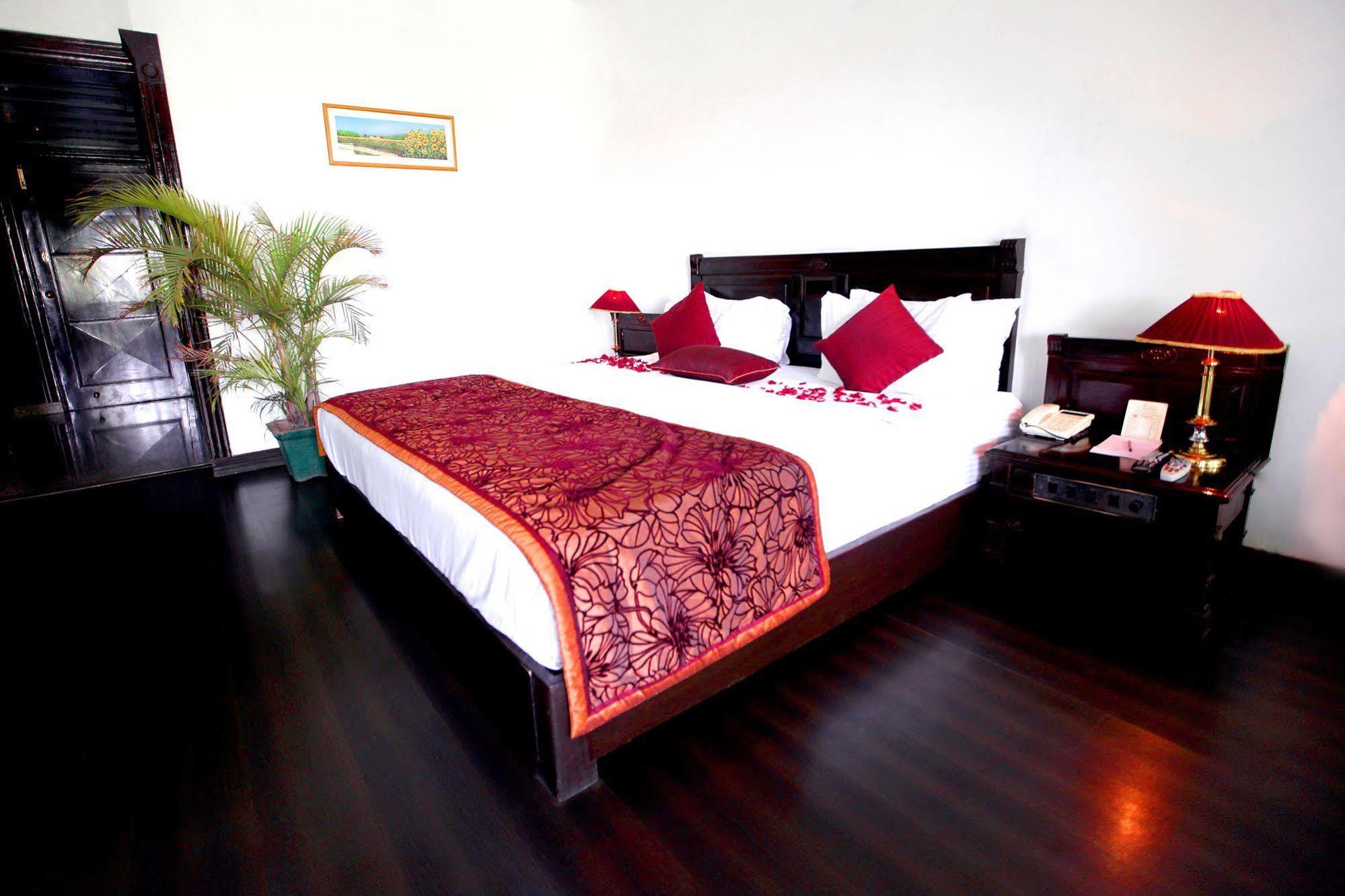 Kc Cross Road Hotell Panchkula Eksteriør bilde