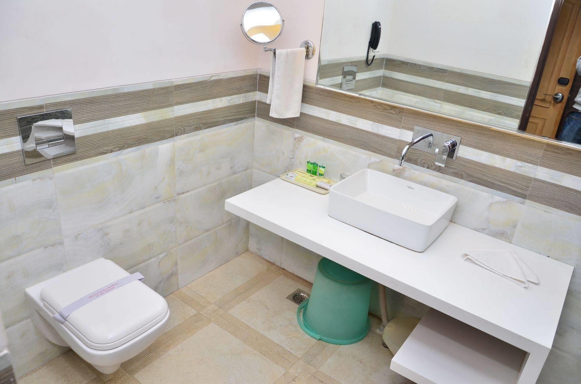 Kc Cross Road Hotell Panchkula Eksteriør bilde
