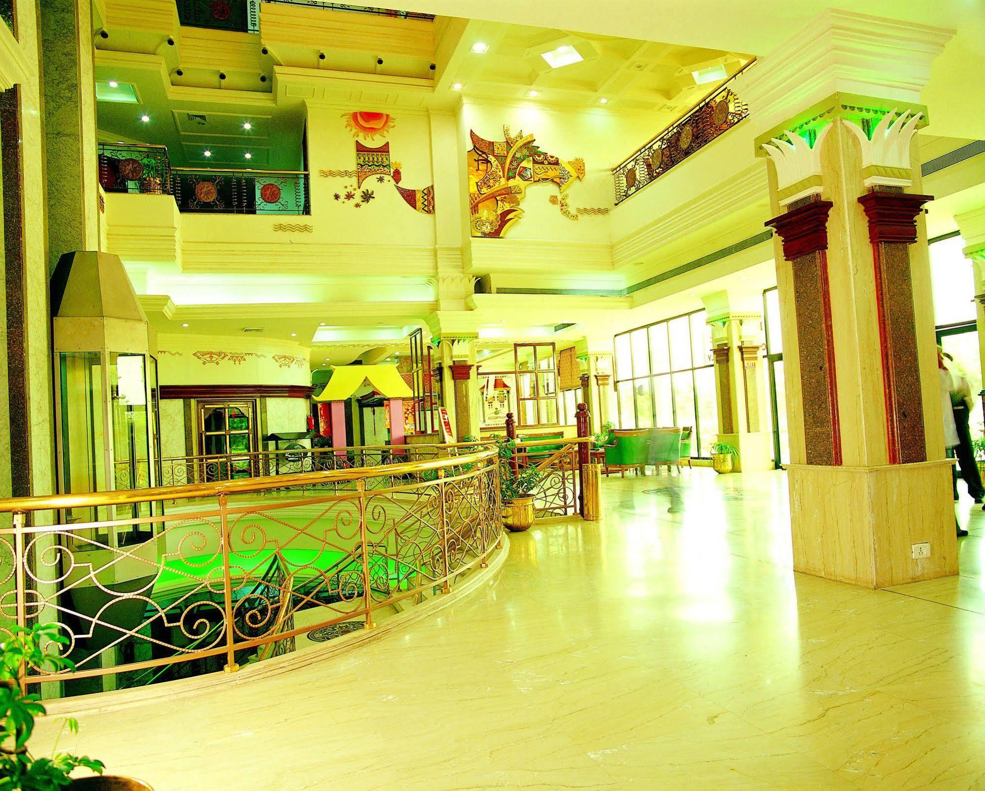 Kc Cross Road Hotell Panchkula Eksteriør bilde