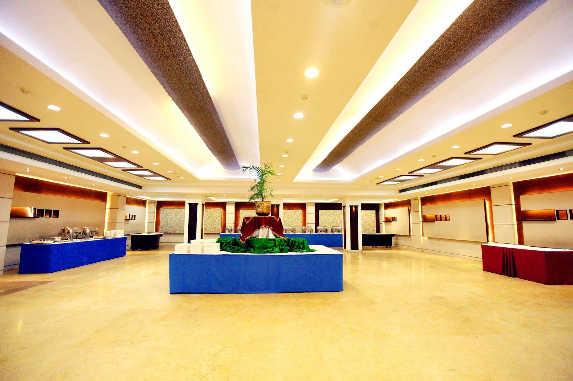 Kc Cross Road Hotell Panchkula Eksteriør bilde