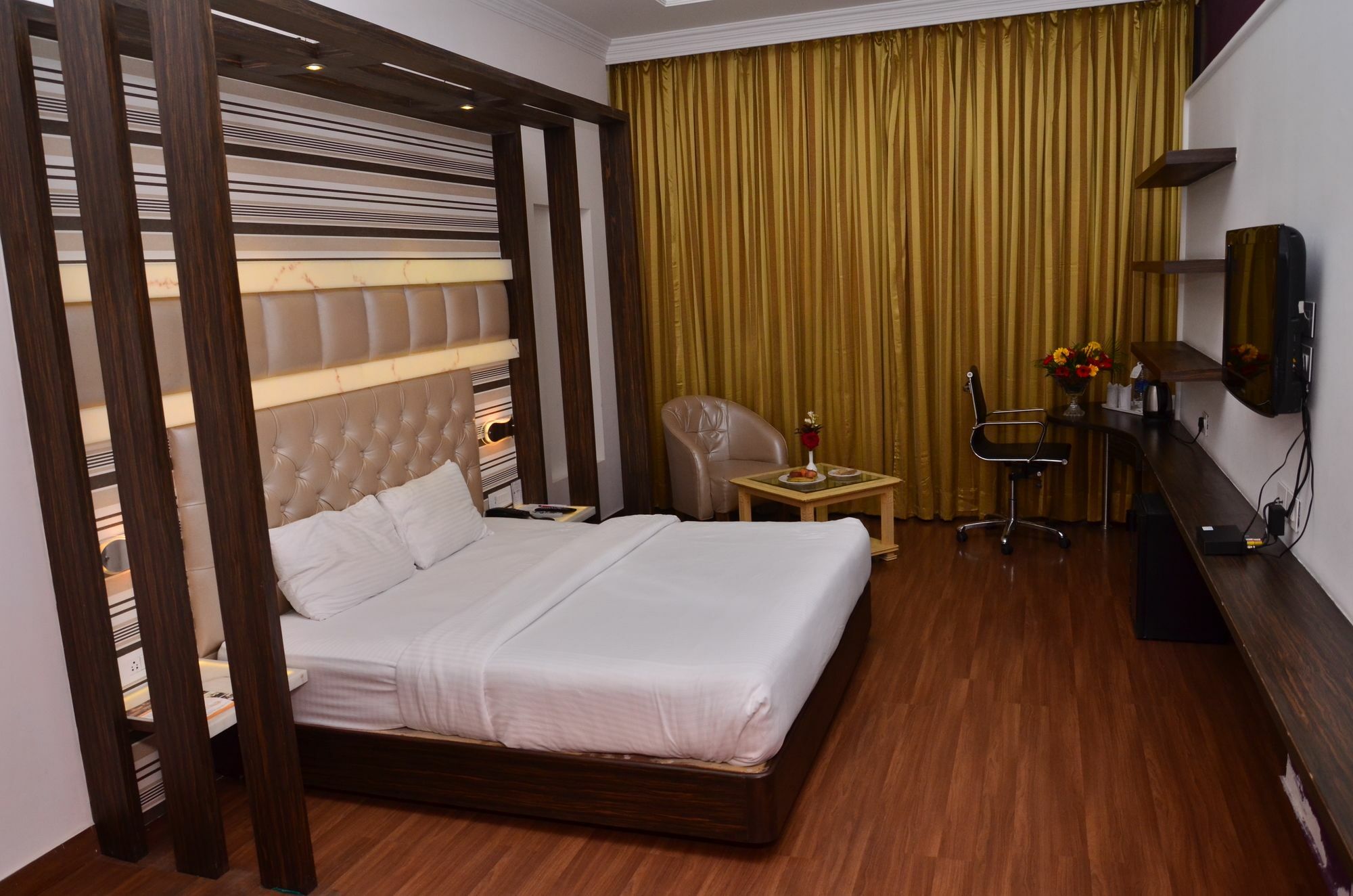 Kc Cross Road Hotell Panchkula Eksteriør bilde