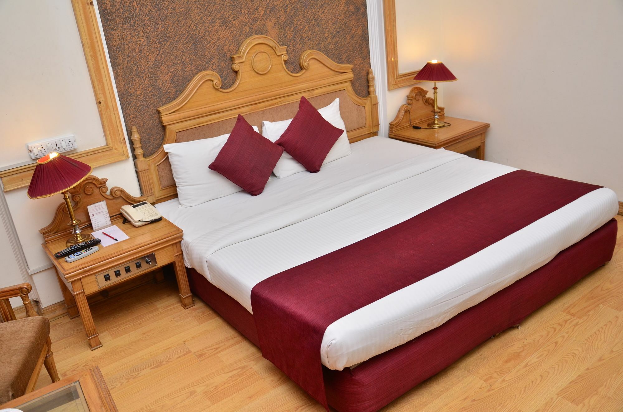 Kc Cross Road Hotell Panchkula Eksteriør bilde